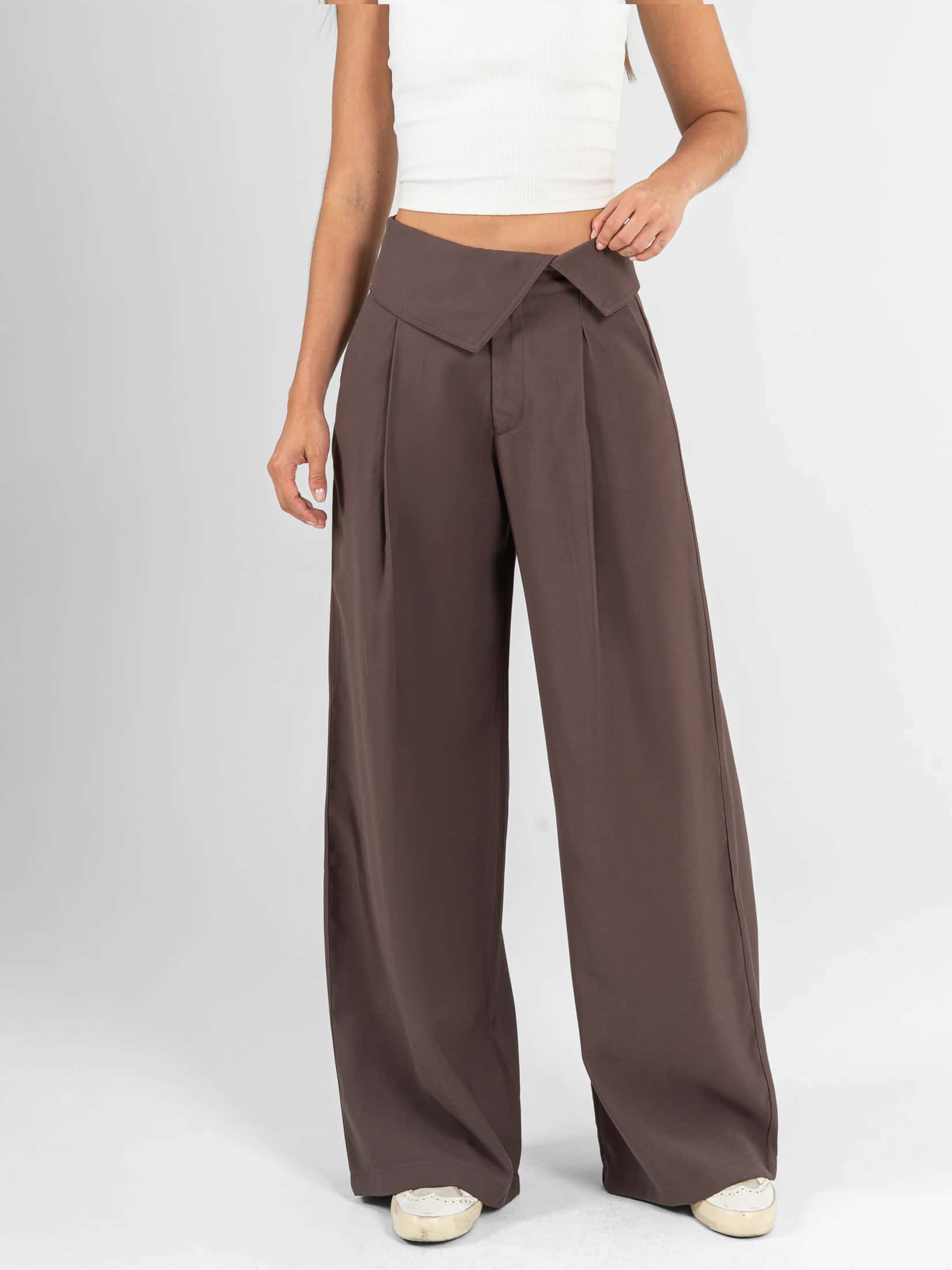 Ref: 0620558 Pantalón mom flare, prenses, detalle pretina, tono café