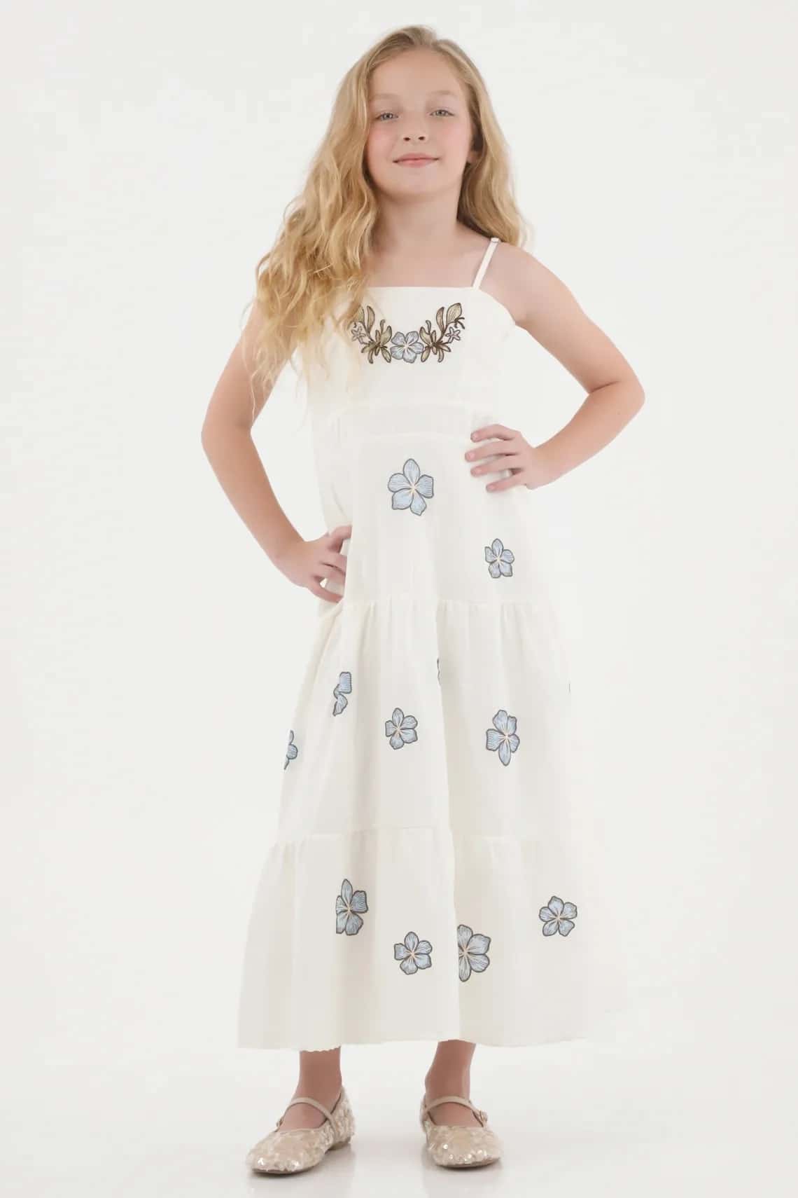 Vestido corto con estampado floral para niña