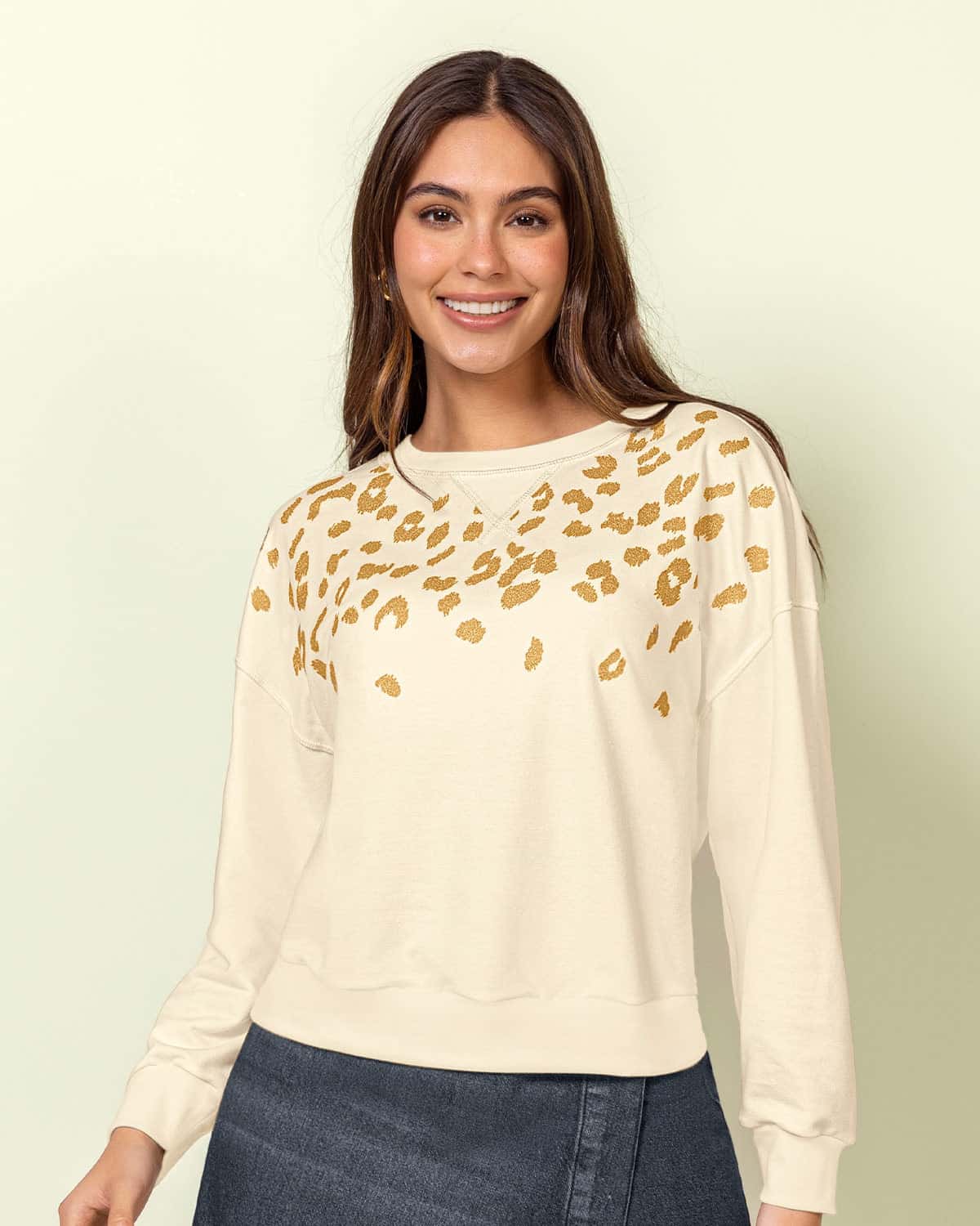 Buzo cuello redondo con detalle triangular en rib