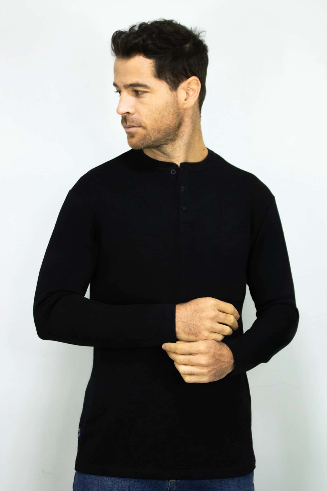Camibuso Negro Cuello Henley Manga Larga para Hombre