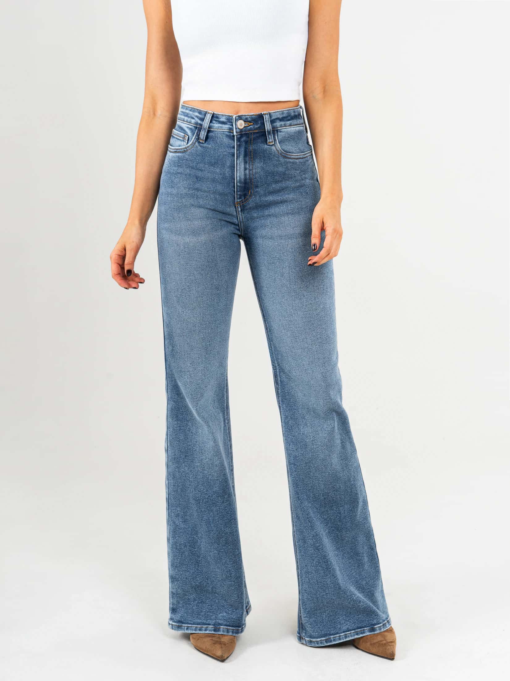 Ref: 065890 Jean flare stretch, bota ancha, tiro alto, tono azul medio.