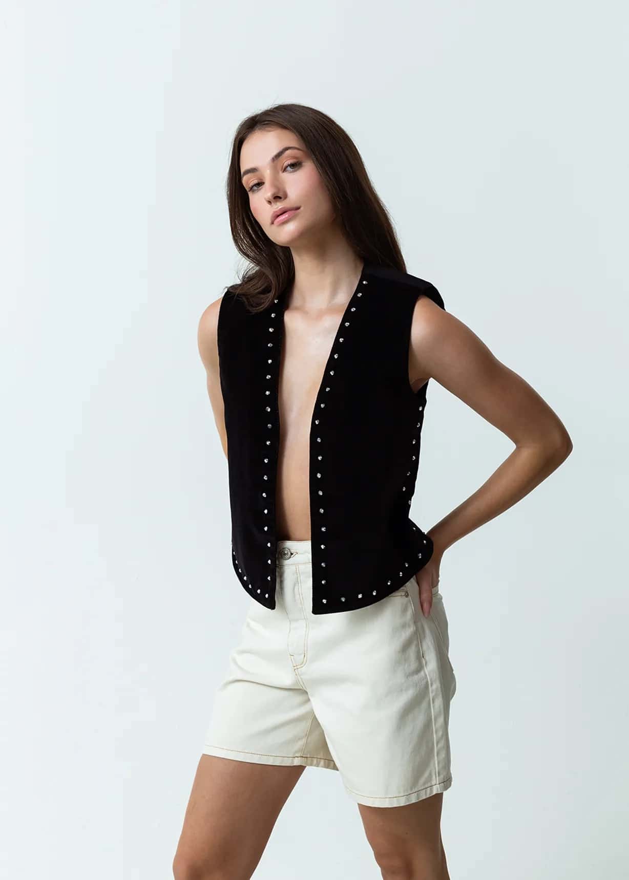Chaleco con apliques brillantes
