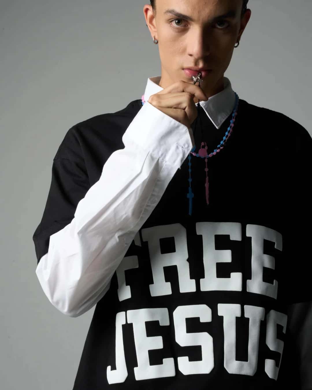 FREE JESUS BLACK T-SHIRT - miniatura 4