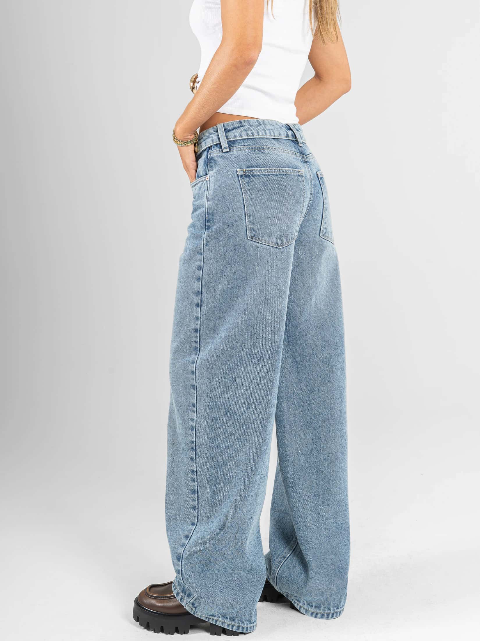 Ref: 066635 Jean wide leg, rígido, tiro medio, detalle en pretina, tono azul medio claro - miniatura 2