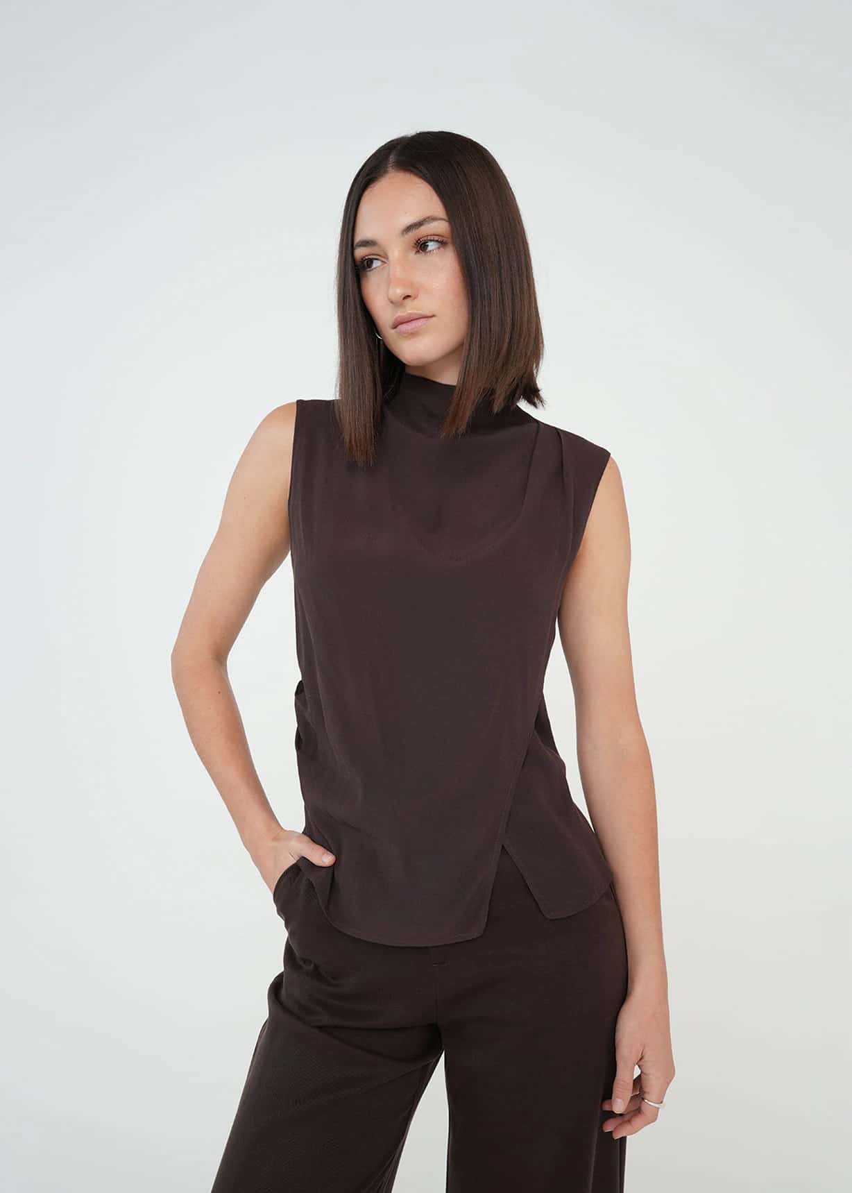 Camisa con diseño cruzado