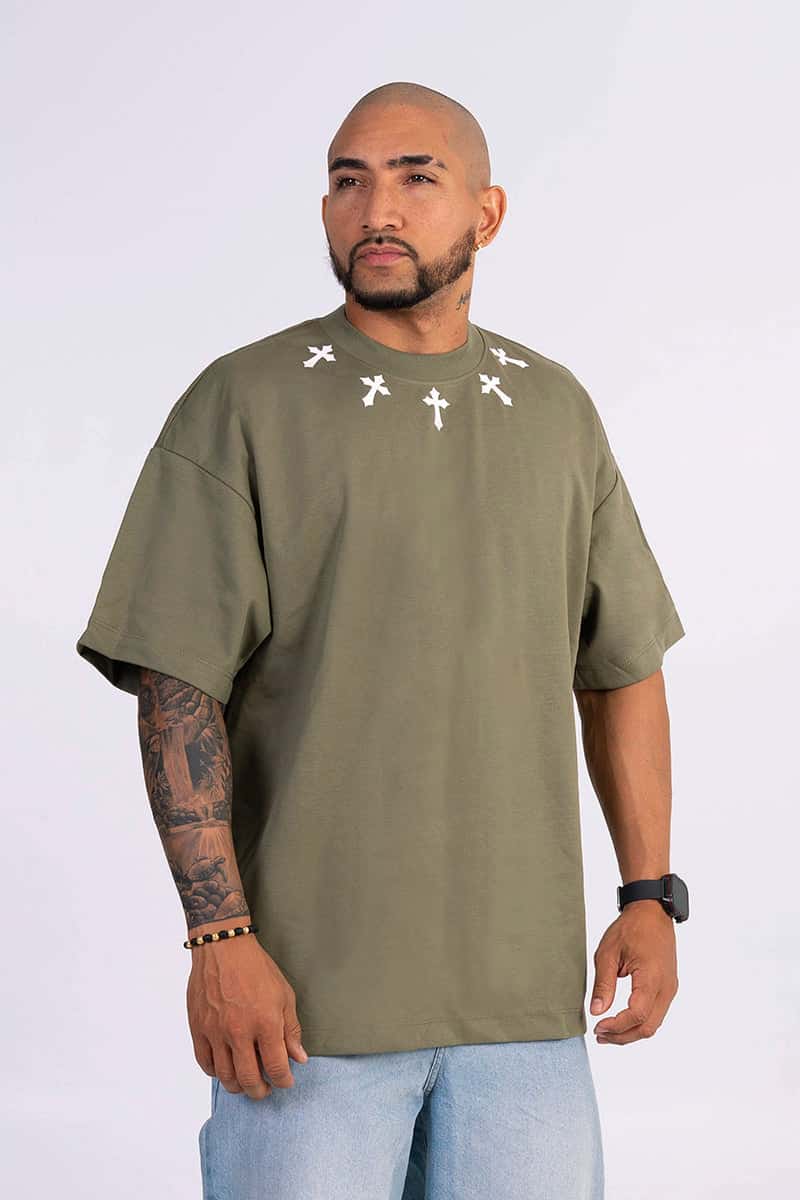 Camiseta oversize oliva cruz
