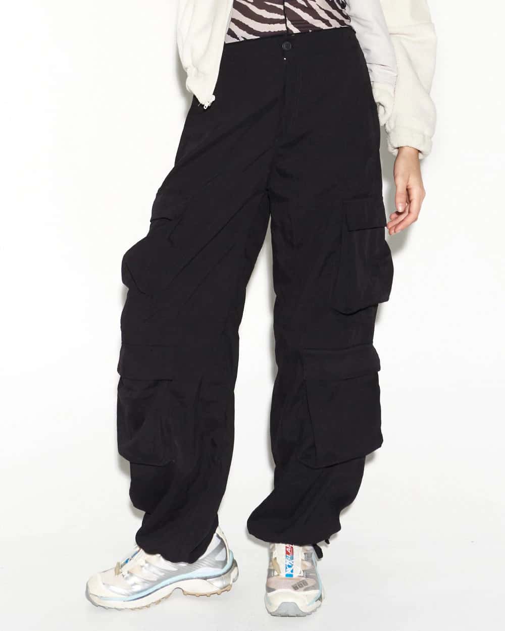 BLACK PARACHUTE PANTS