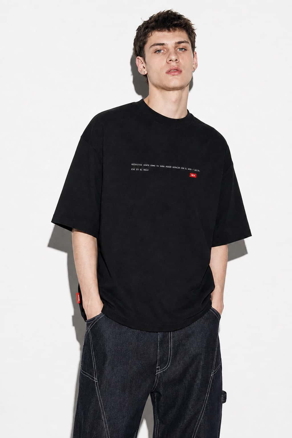 CAMISETA REGULAR BABYLON NEGRO NEA - miniatura 2