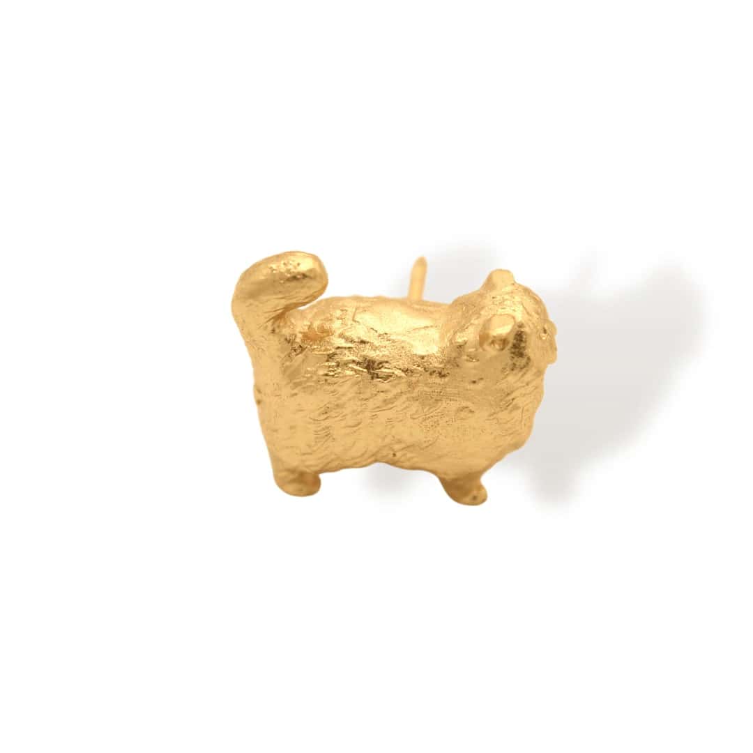 Pin de gato peludo cuerpo completo