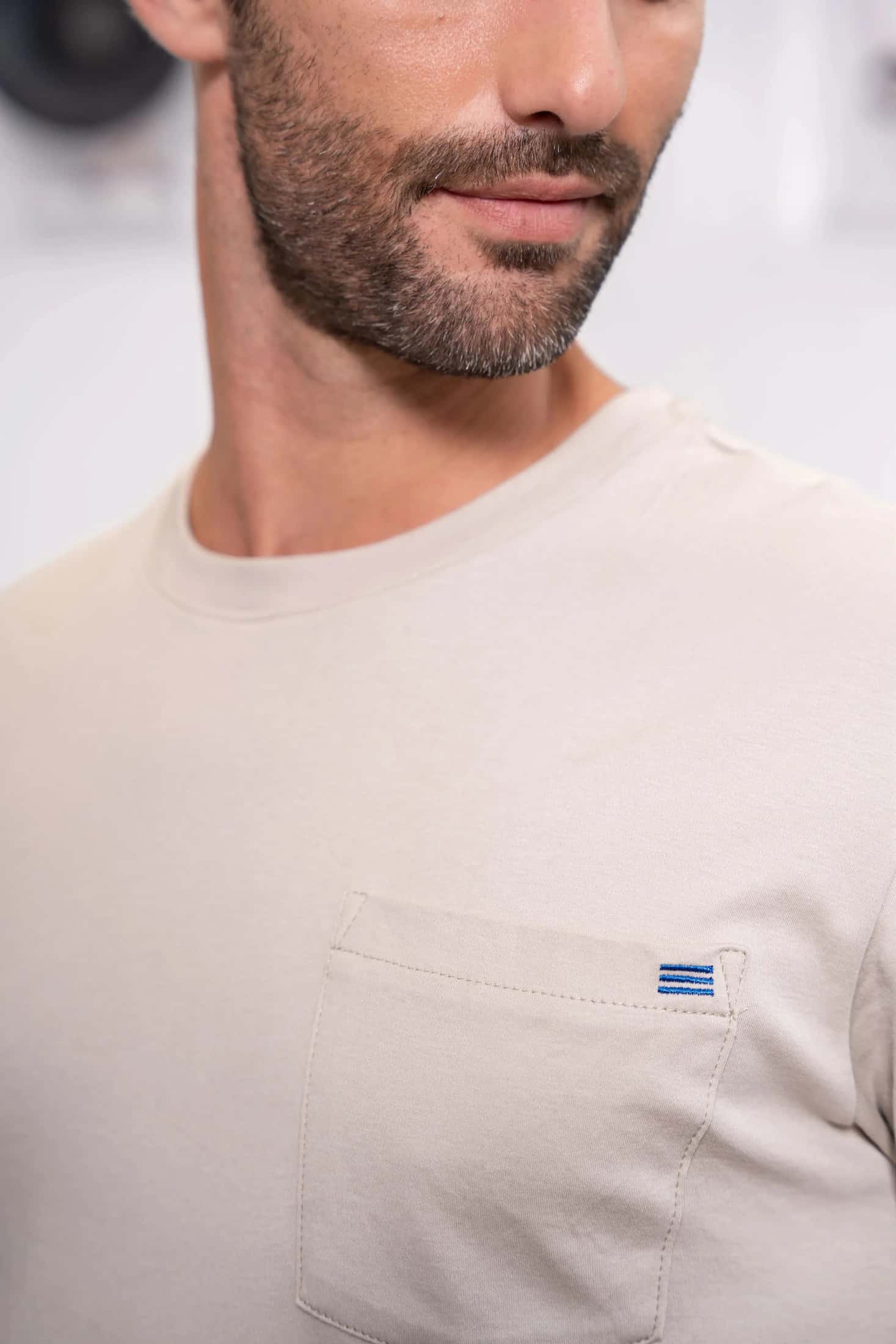 Camiseta Premium Hombre Arena - miniatura 3