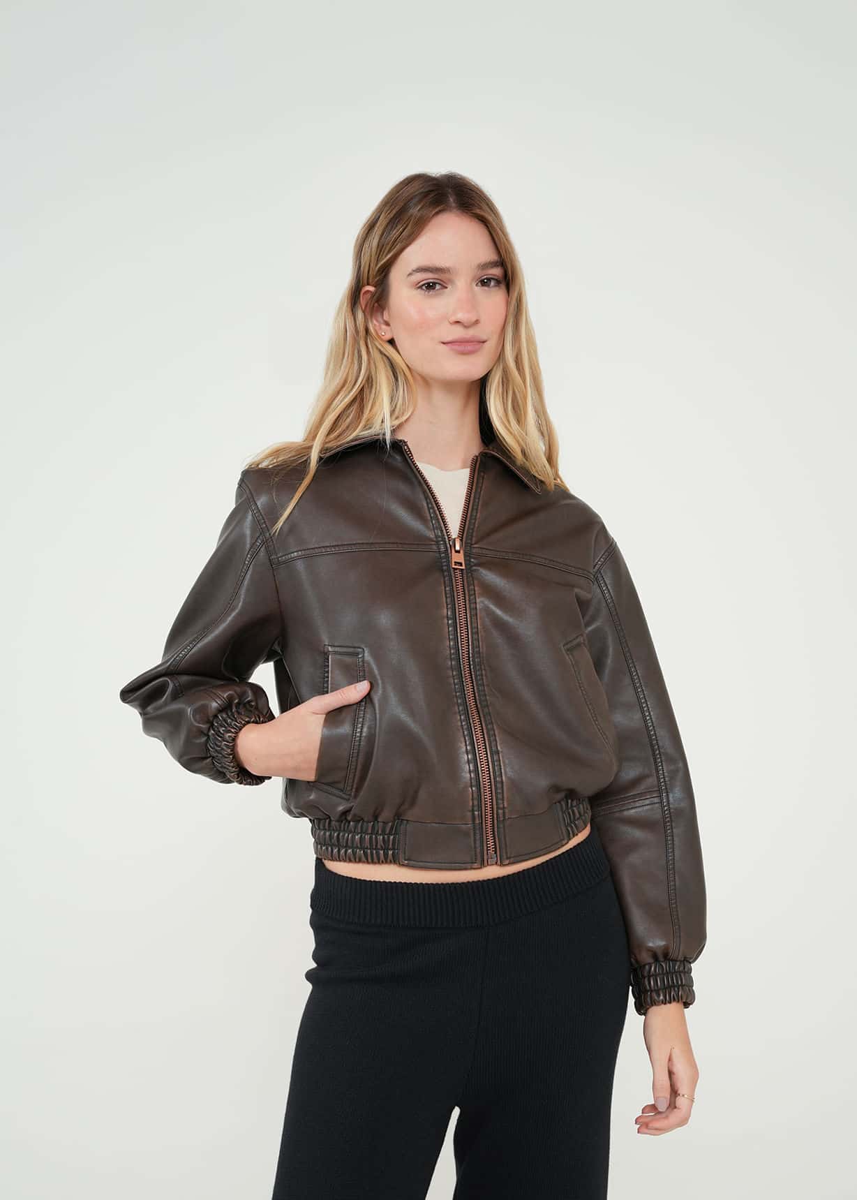 Chaqueta bomber efecto cuero