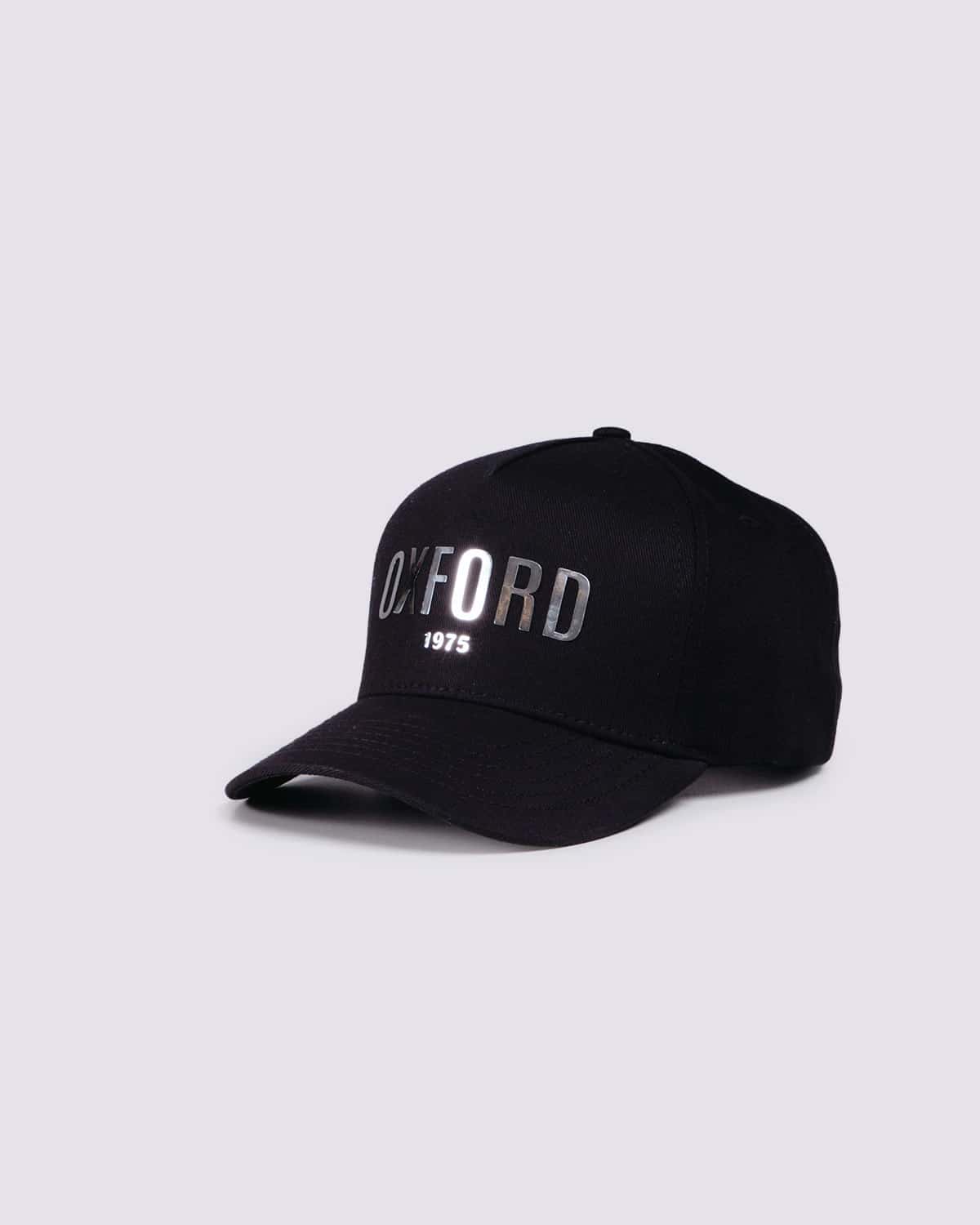Gorra negra estampado frontal