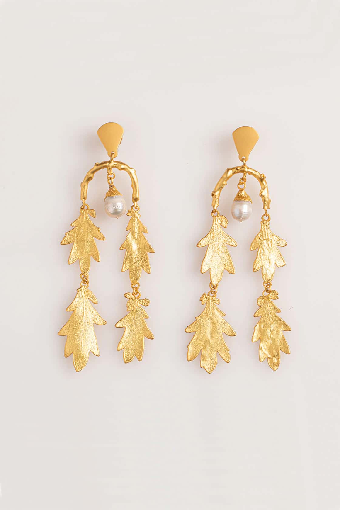 CHRYSANTHEMUS LEAVES AND PEARL CHANDELIER EARRINGS