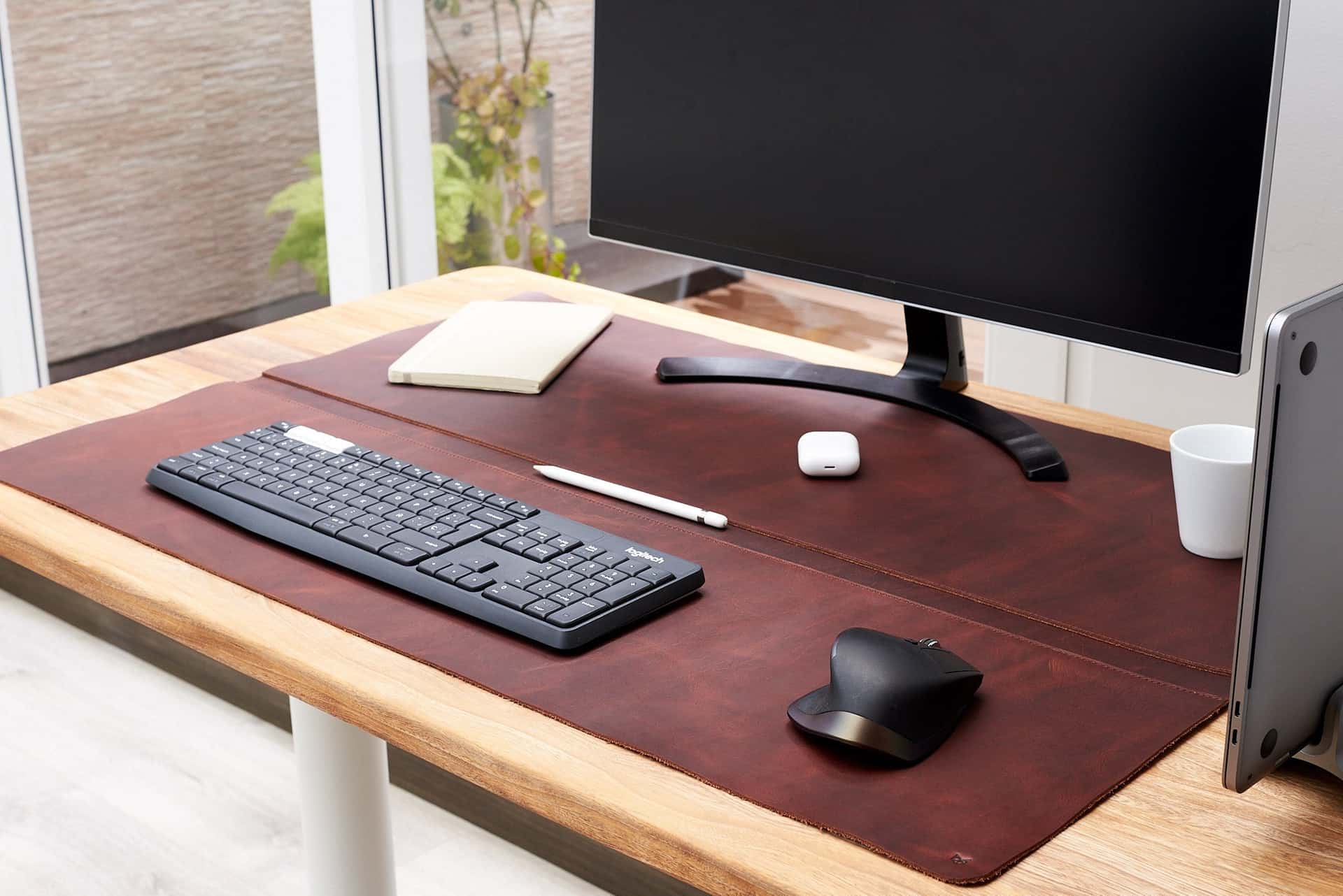 Custom Size Desk Pad · 58.42x58.42 CM · Distressed Coñac