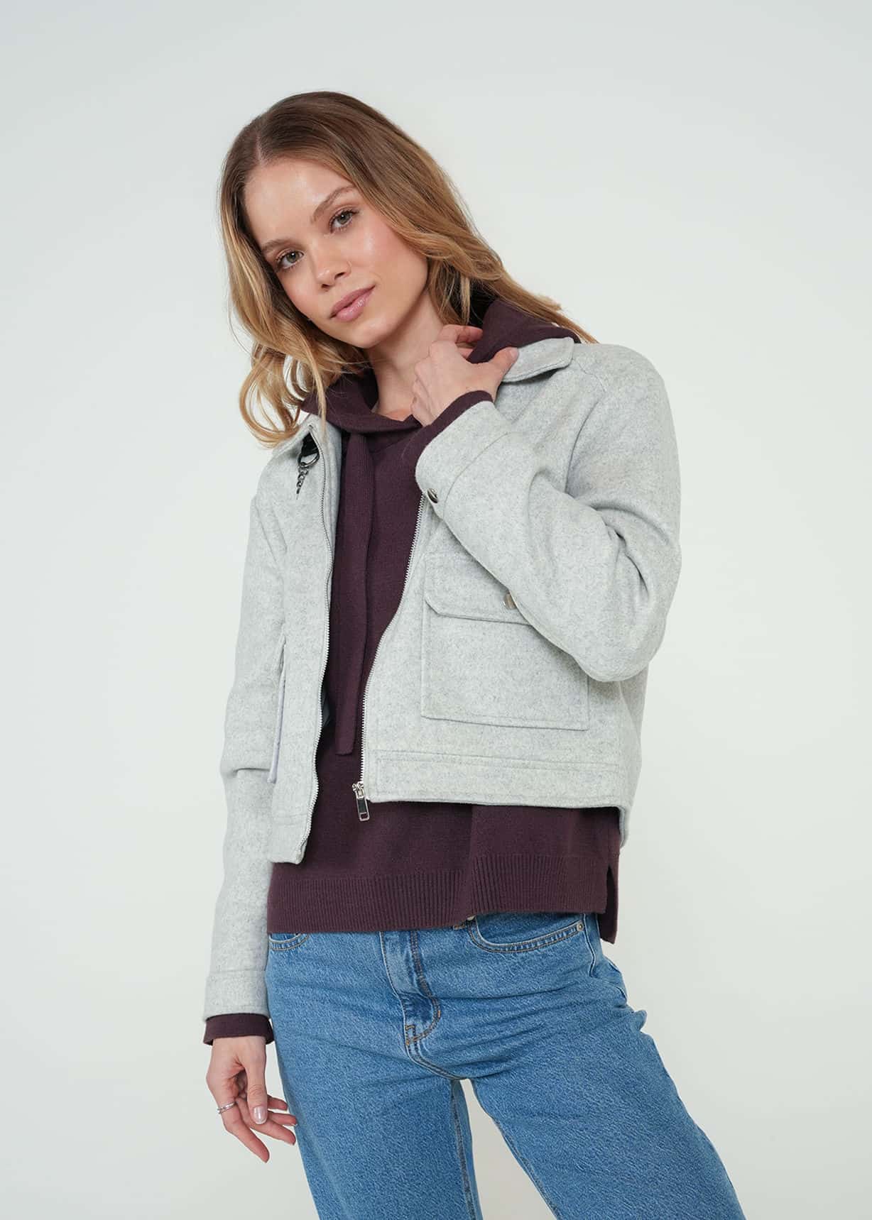 Chaqueta corta con cierre