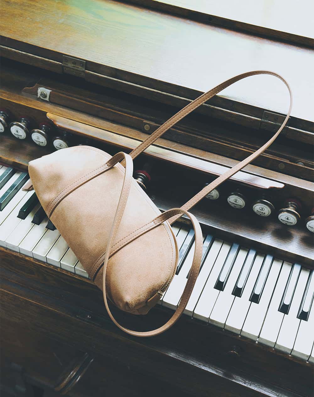 Bolso baguette café mujer