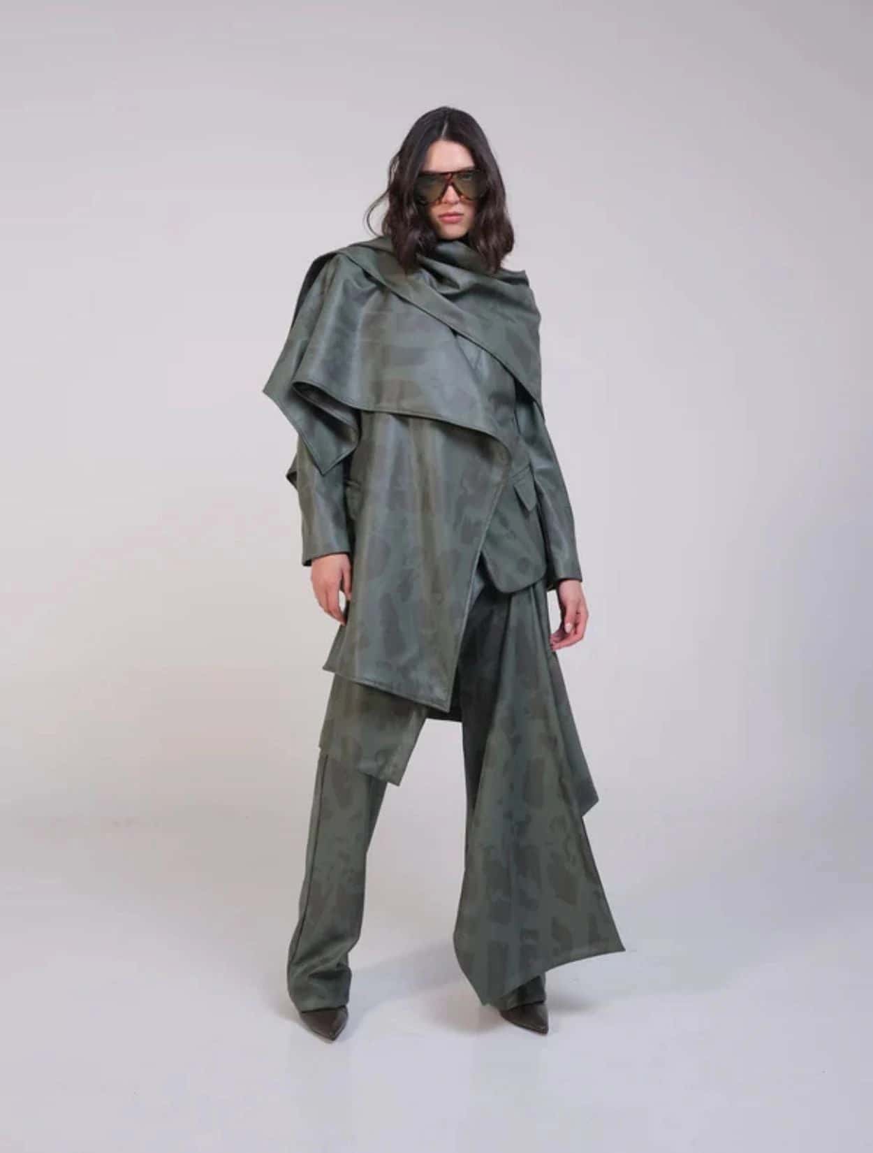 CHAQUETA FERRARA CON CAPA - miniatura 2