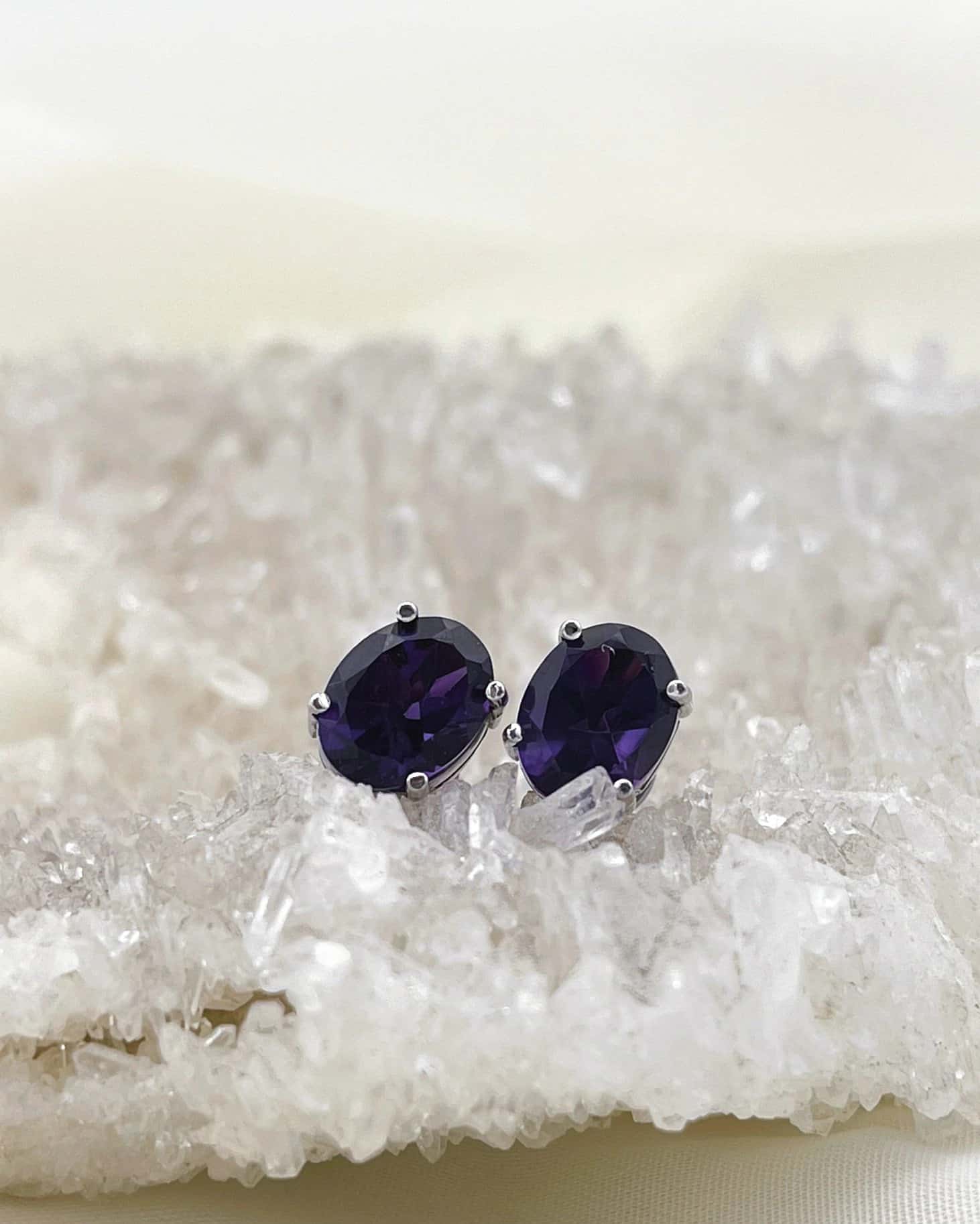 Aretes Amatista Oro Blanco 18k