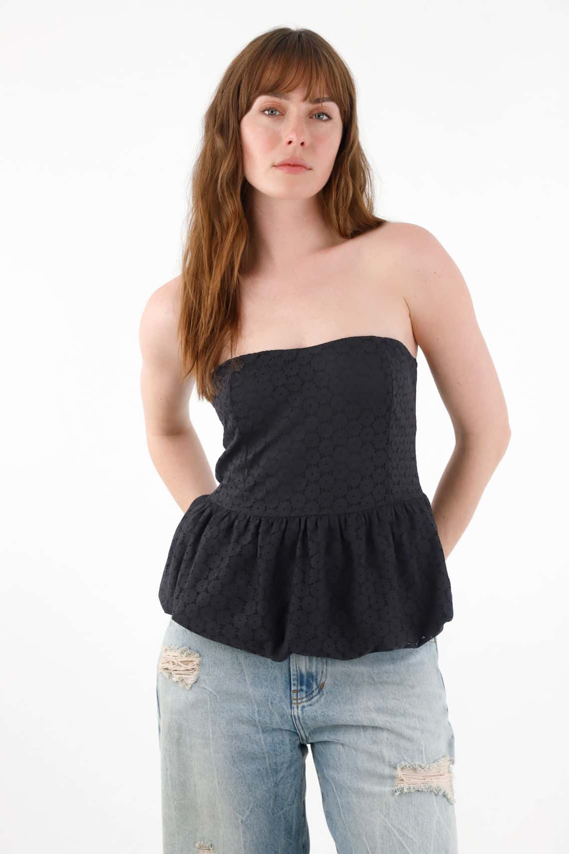 Camisa strapless en encaje negra para mujer