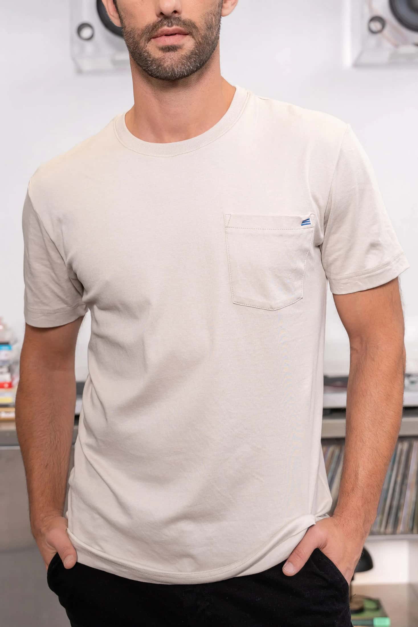 Camiseta Premium Hombre Arena - miniatura 2