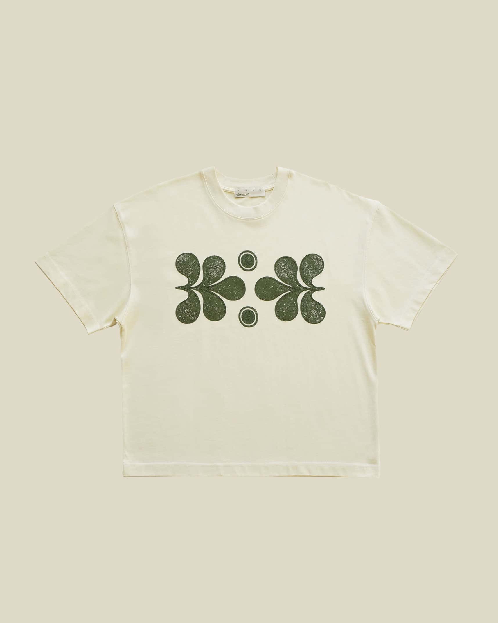 Camiseta floreciendo
