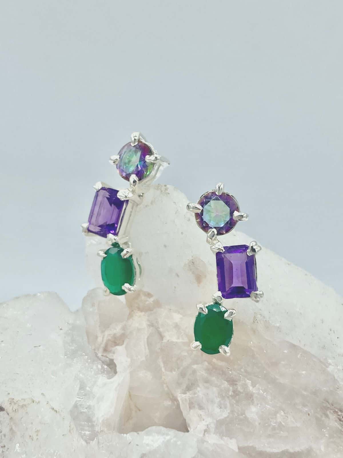 Aretes colección llénate de color Topacio místico, Amatista y Ónix Verde