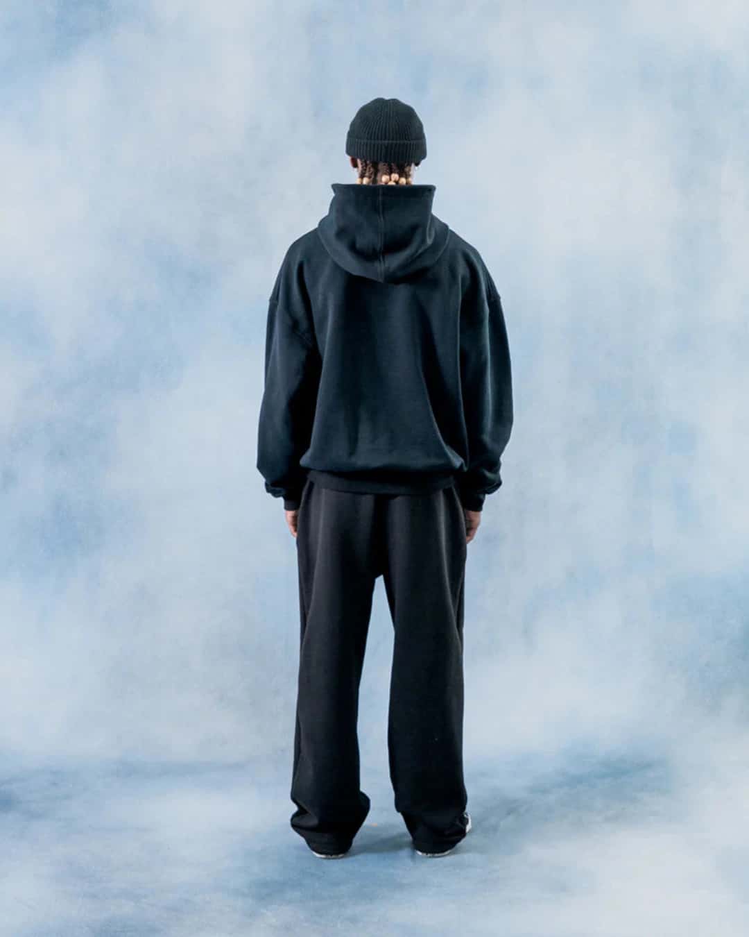 HOODIE BLOCK NEGRO SOBRE NEGRO BOXY FIT - miniatura 3