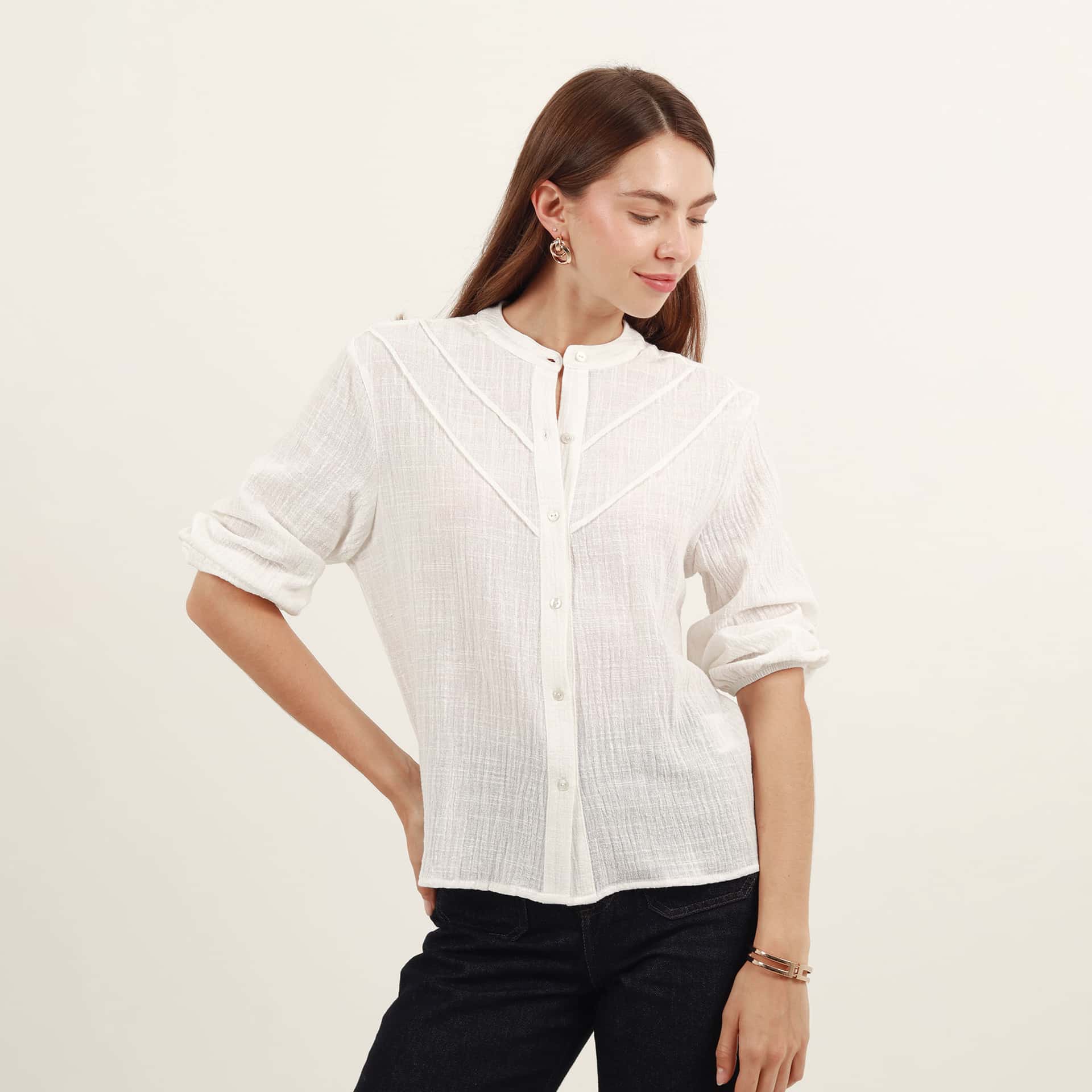 Blusa abierta cuello nerú manga 3/4 con alforzas