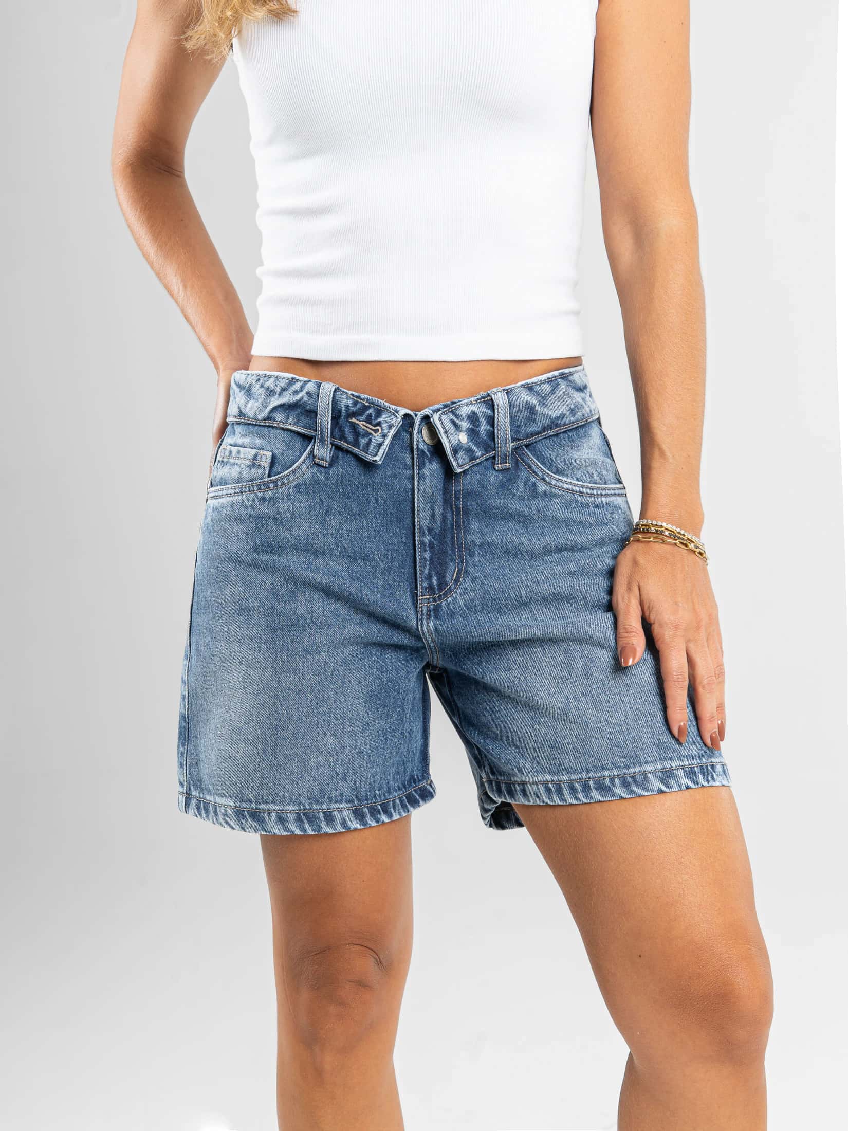 Ref: 066458 Short en denim rígido, tiro medio, detalle en pretina, tono azul medio. - miniatura 2