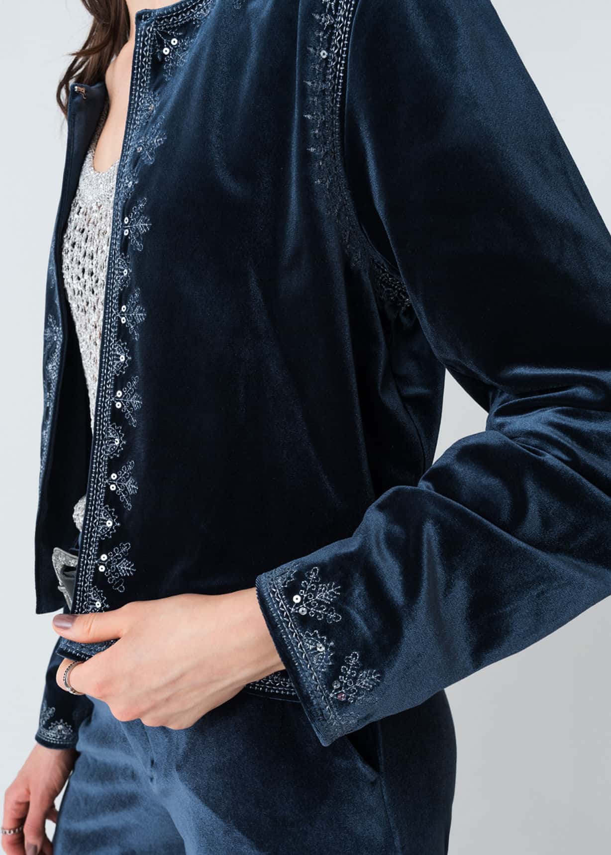 Chaqueta con detalles bordados