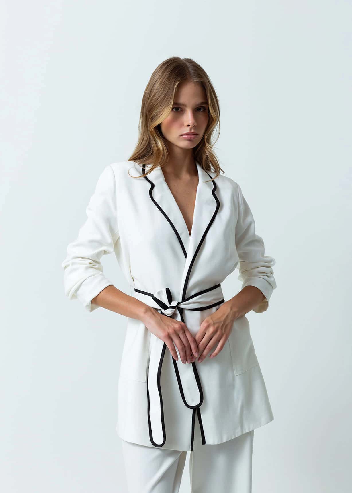 Chaqueta larga tipo blazer