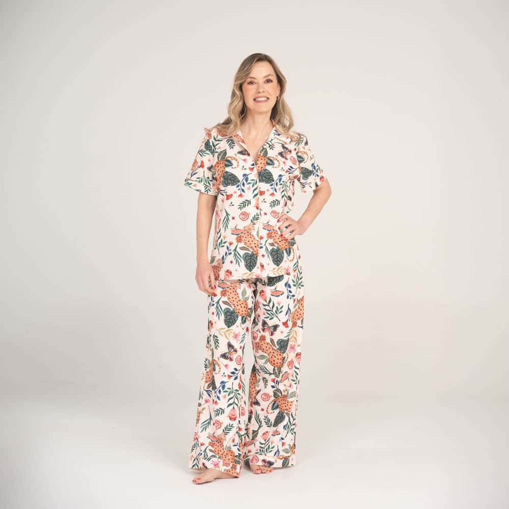 Conjunto de Pijama Pantalón Largo con Estampado Selvática.