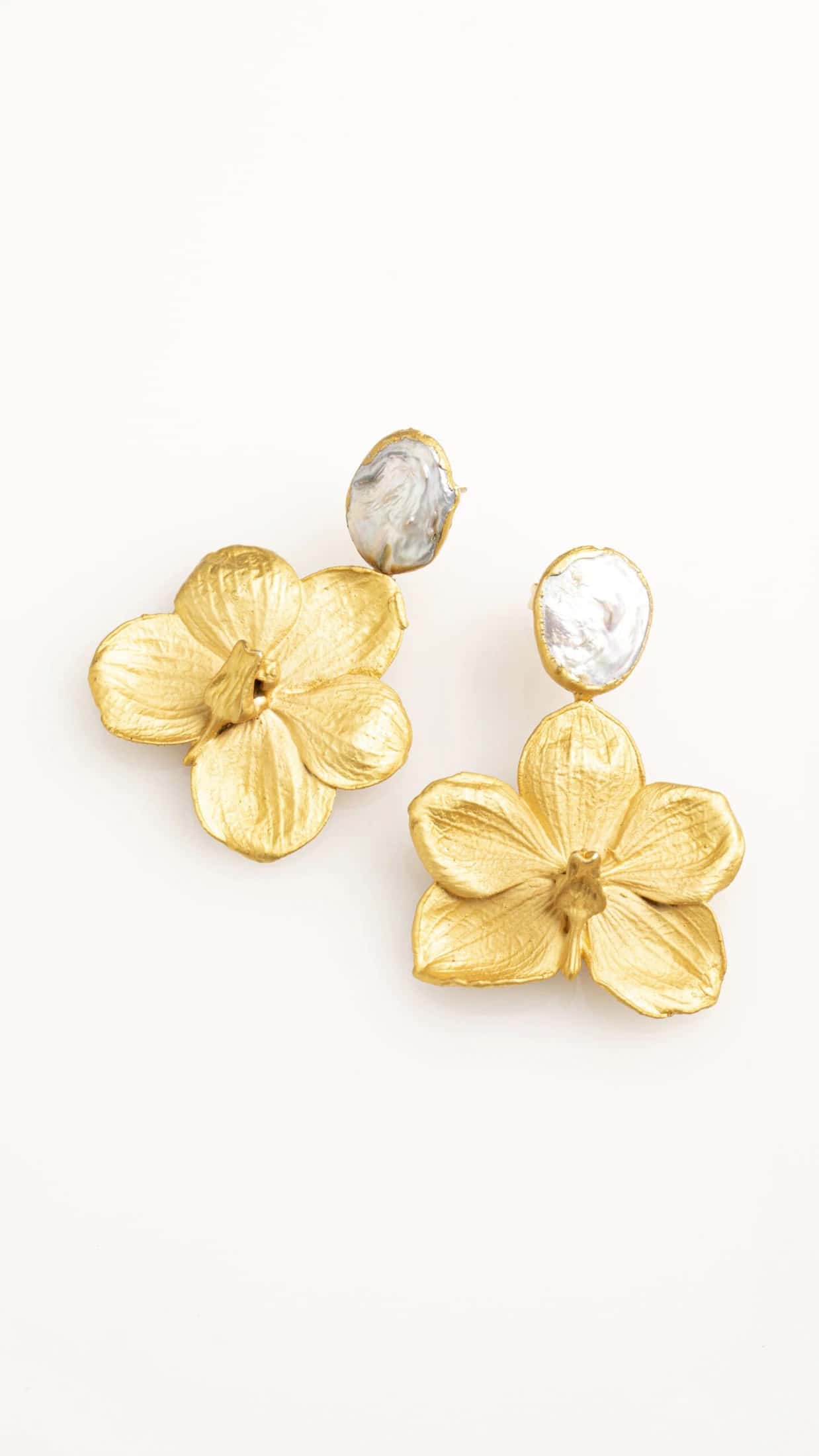 VANDA ORCHID AND PEARL STUD
