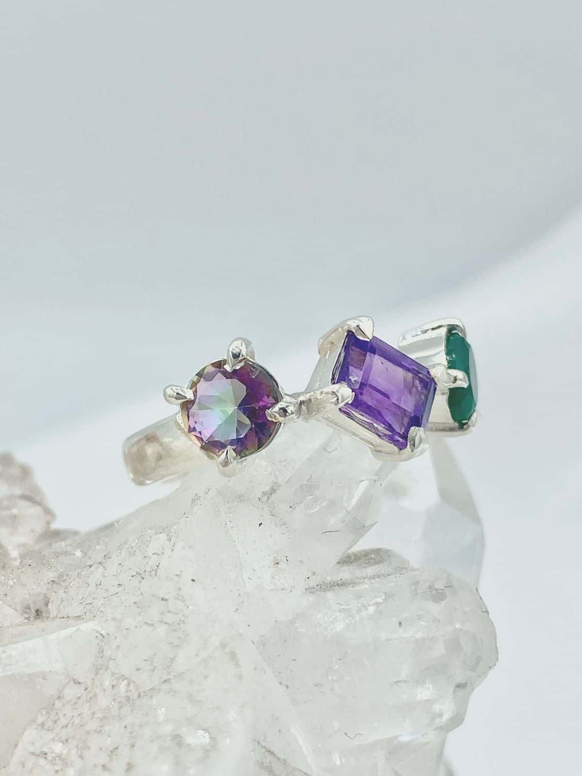 Anillo colección llénate de color Topacio místico, Amatista y Ónix Verde