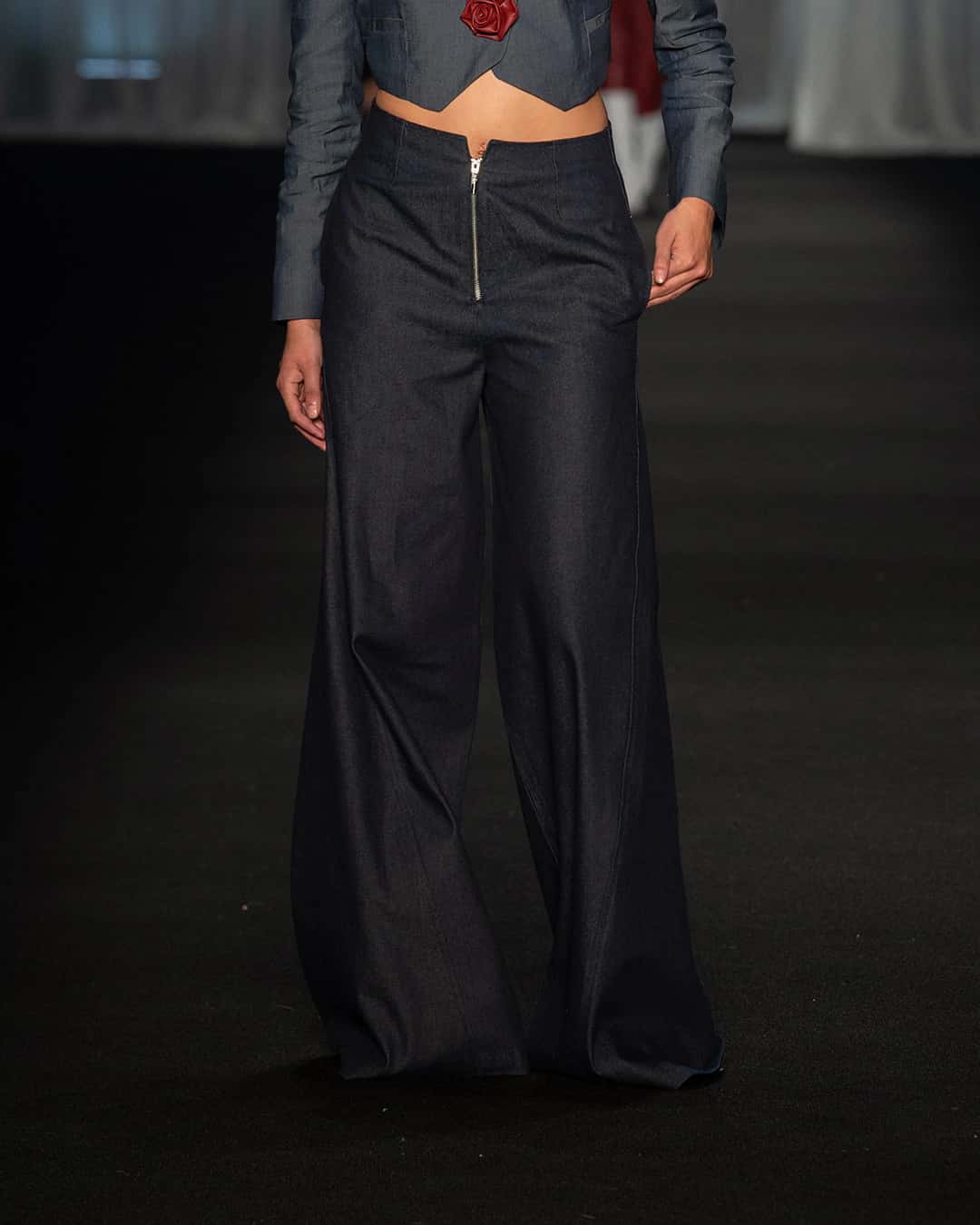 Pantalón asimétrico azul