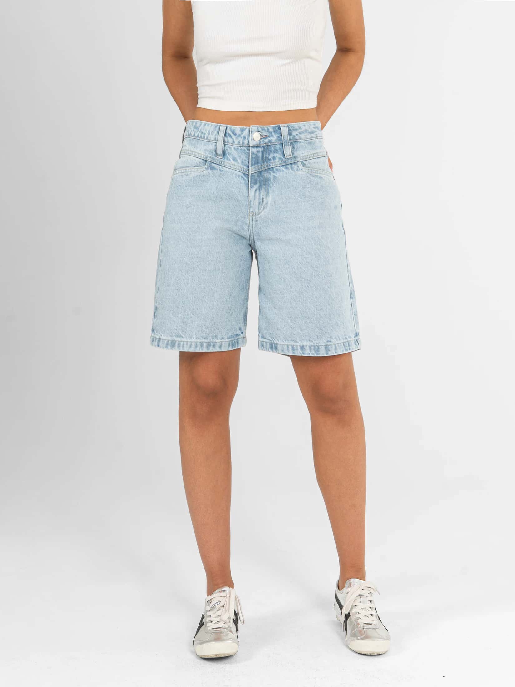 Ref: 066569 Short en denim rígido, tiro alto, cotilla delantera, tono azul claro