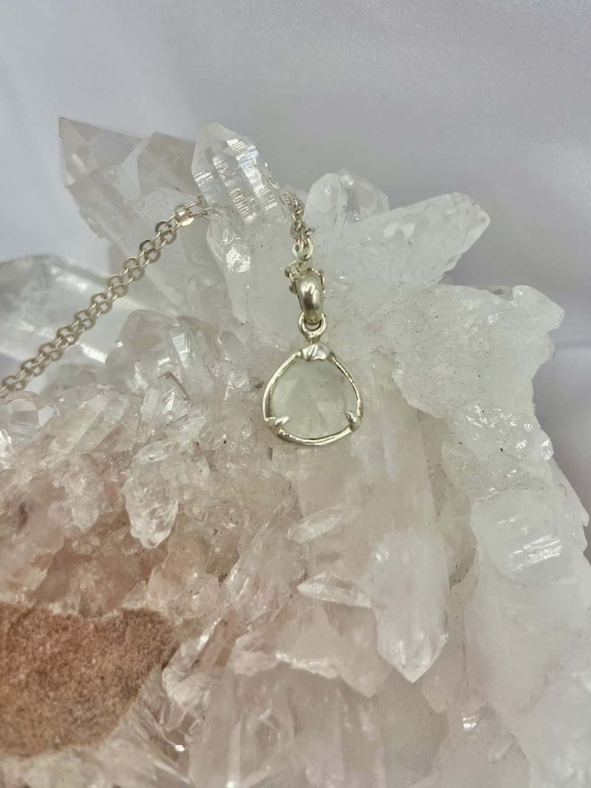 Dije Piedra luna Semi Triángulo