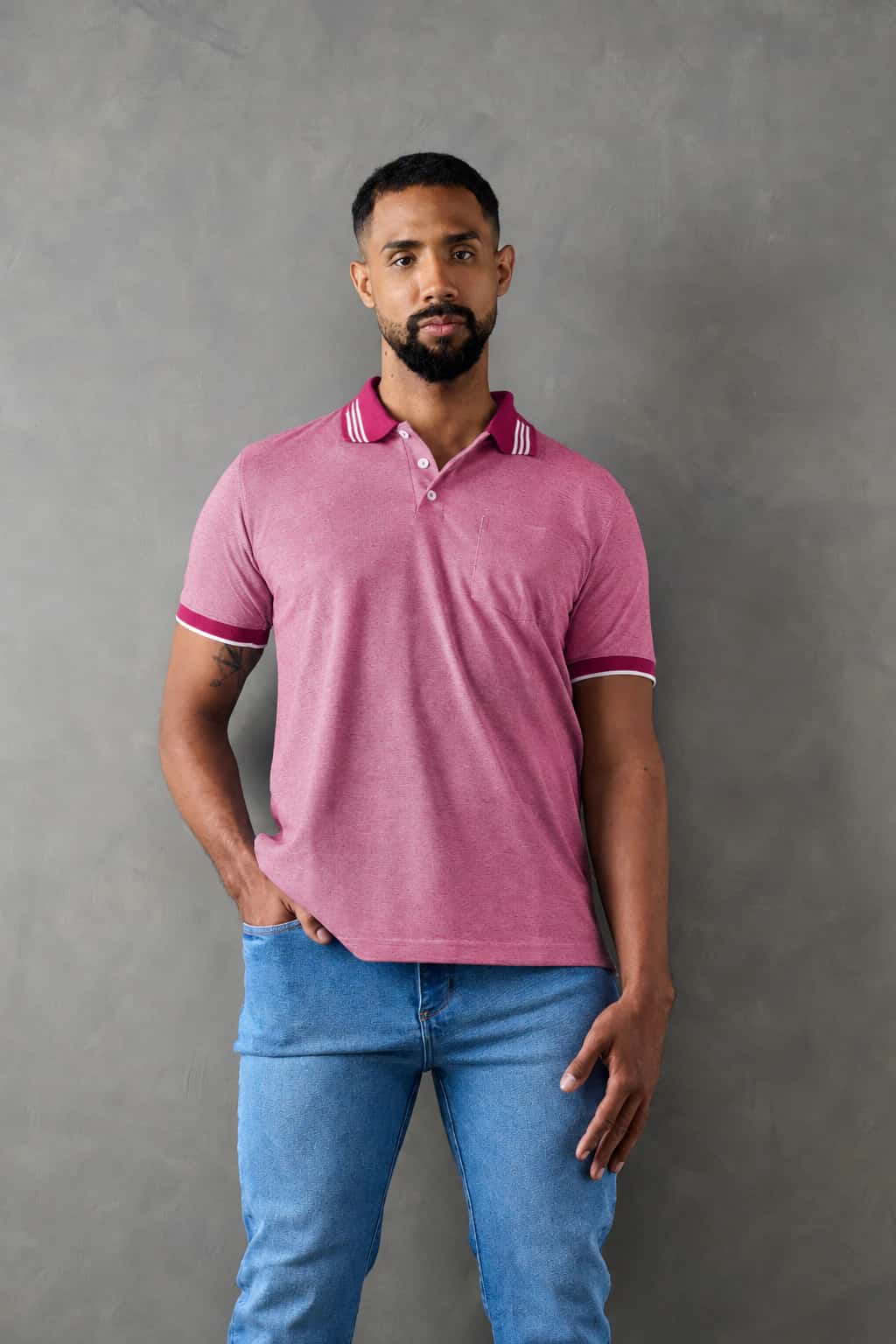 Camiseta tipo polo regular fit rosado