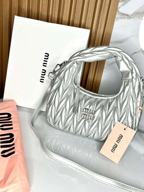 BOLSO MIU MIU PLATEADO