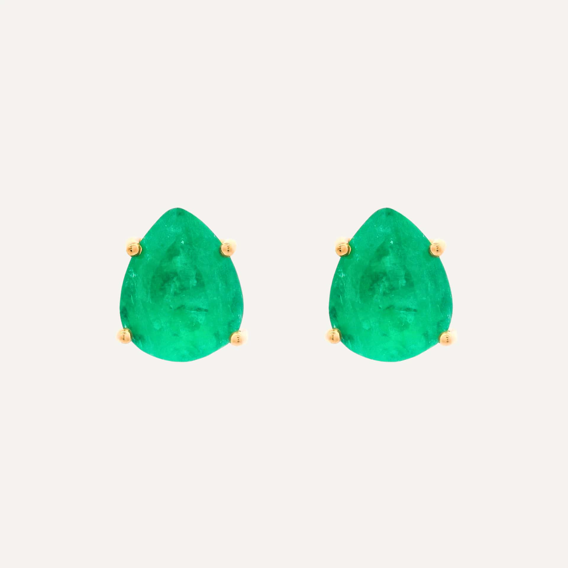 Arete gota uñas