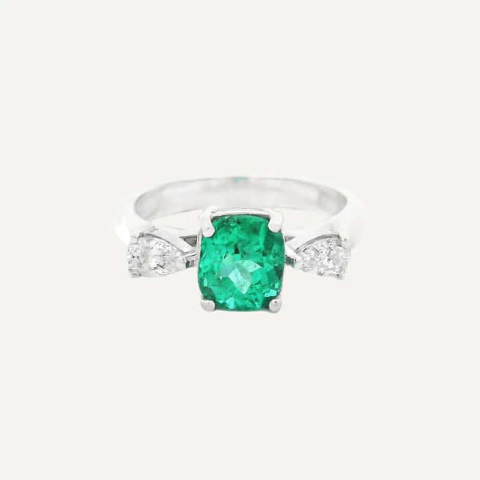 Anillo Oval Esmeralda