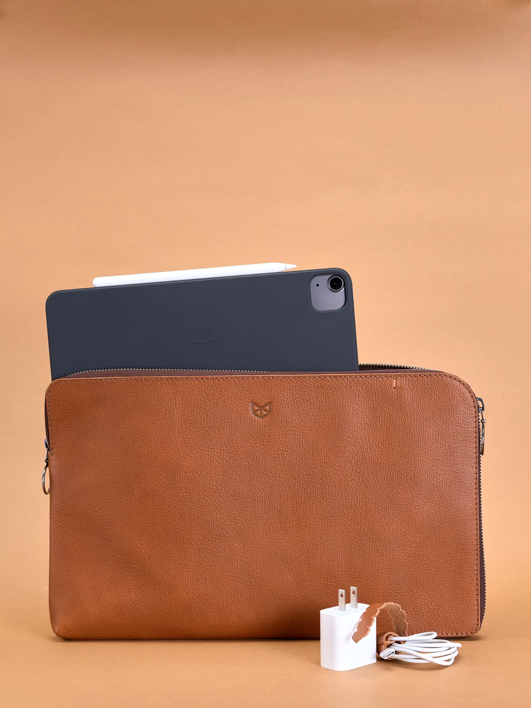 Draftsman 6 iPad Case w/ Keyboard · Tan