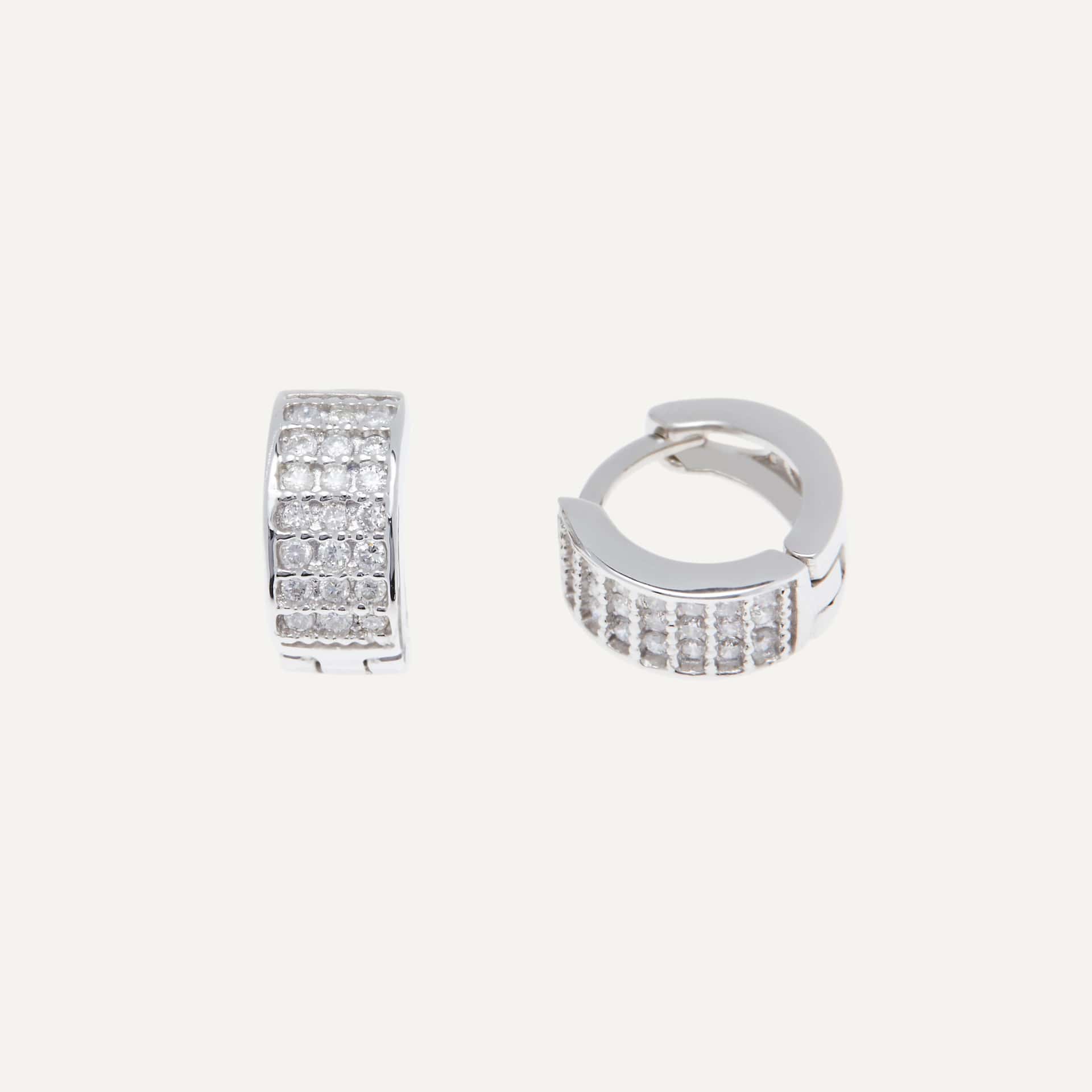 Arete Huggie Chubby tres lineas