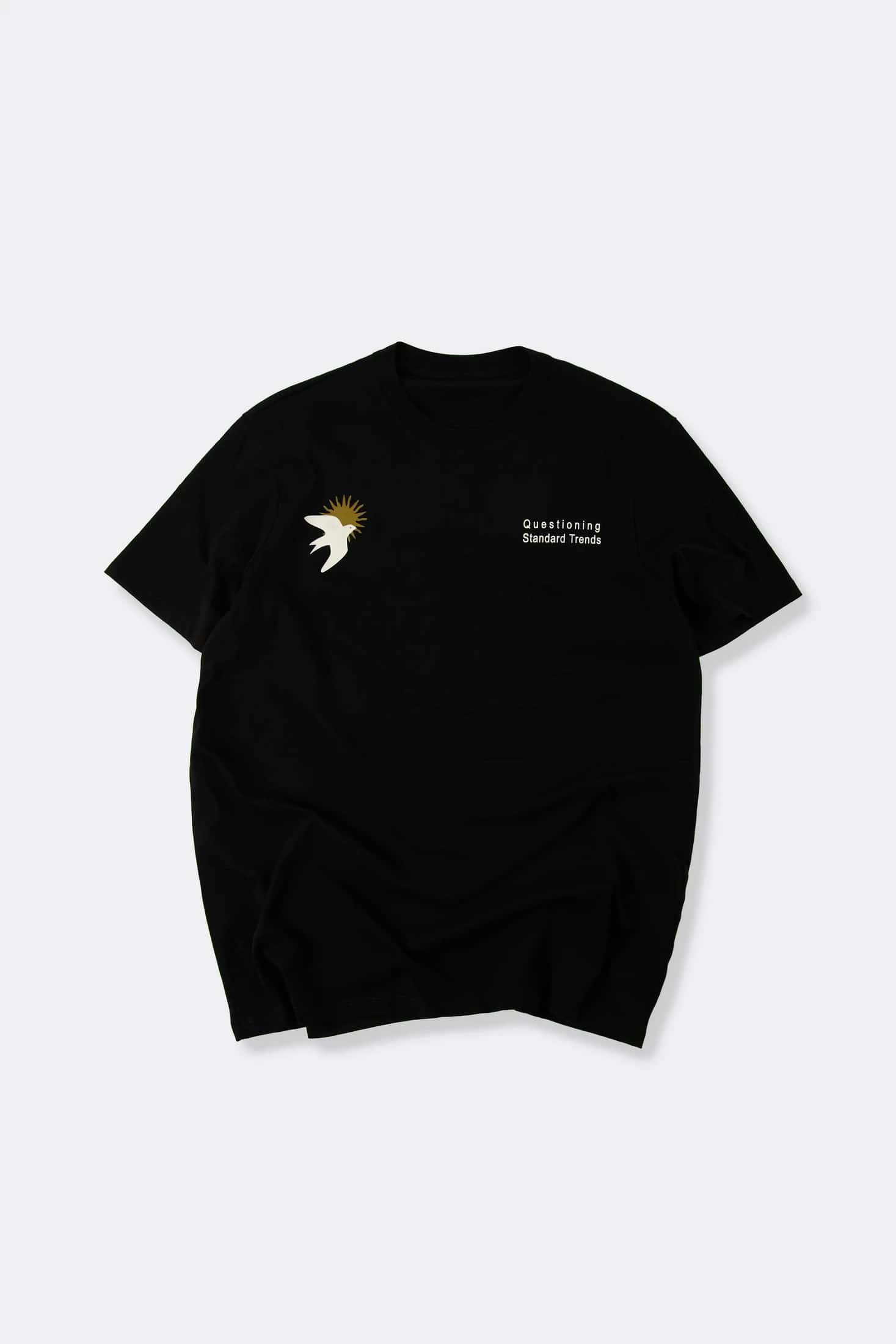 CAMISETA ESPECIAL ESTAMPADO LOCALIZADO COLOR NEGRO