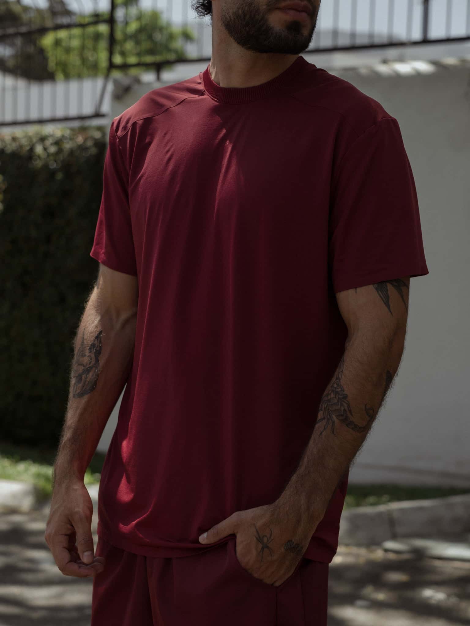 MEN STRUCTURED WORKOUT T-SHIRT - BERRY