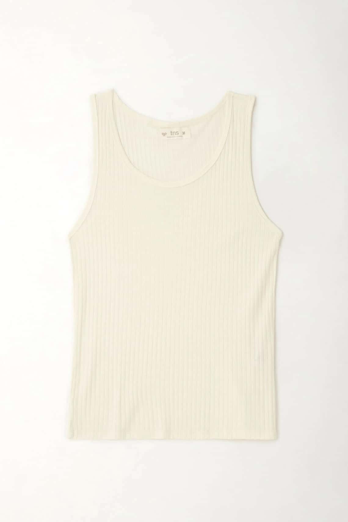 camiseta manga sisa crudo entallada para mujer de silueta ajustada