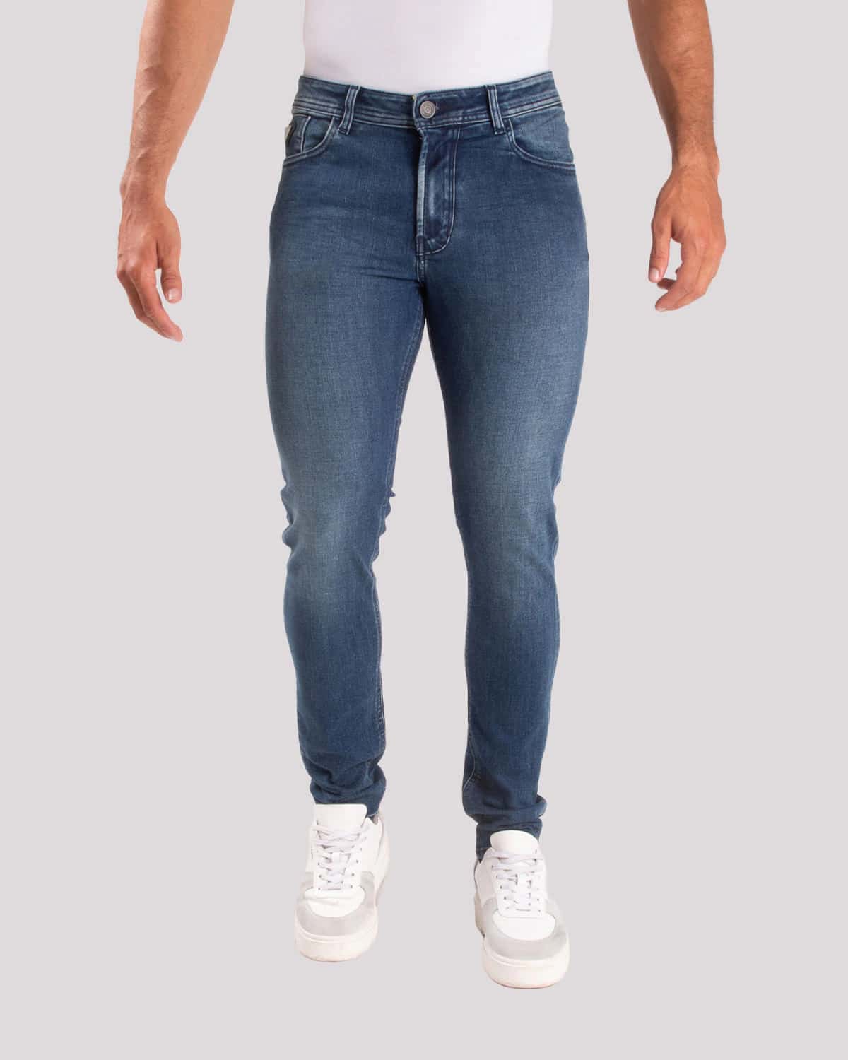 Jean slim tono medio para hombre