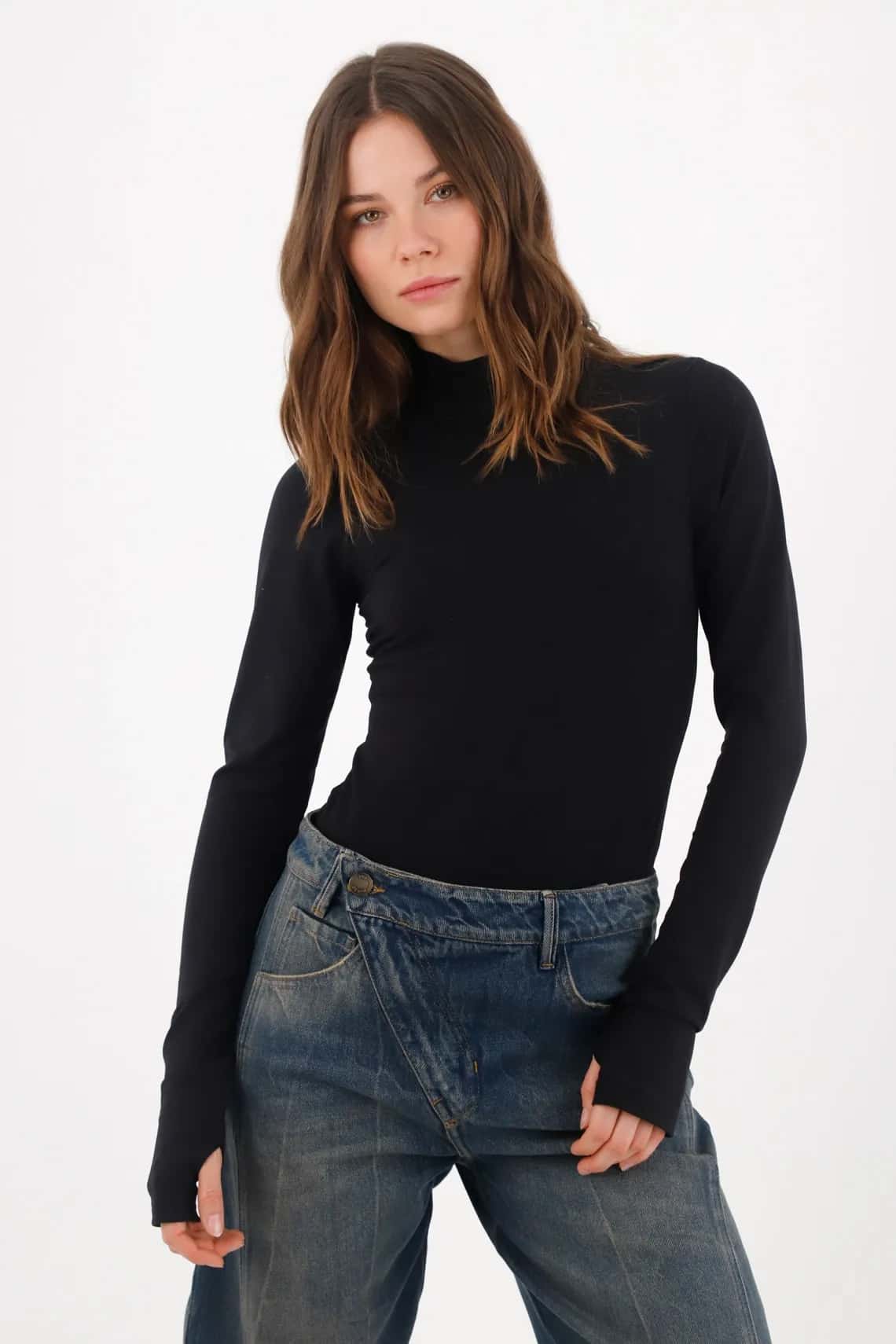 Body slim fit con mangas y abertura en pulgar negro para mujer