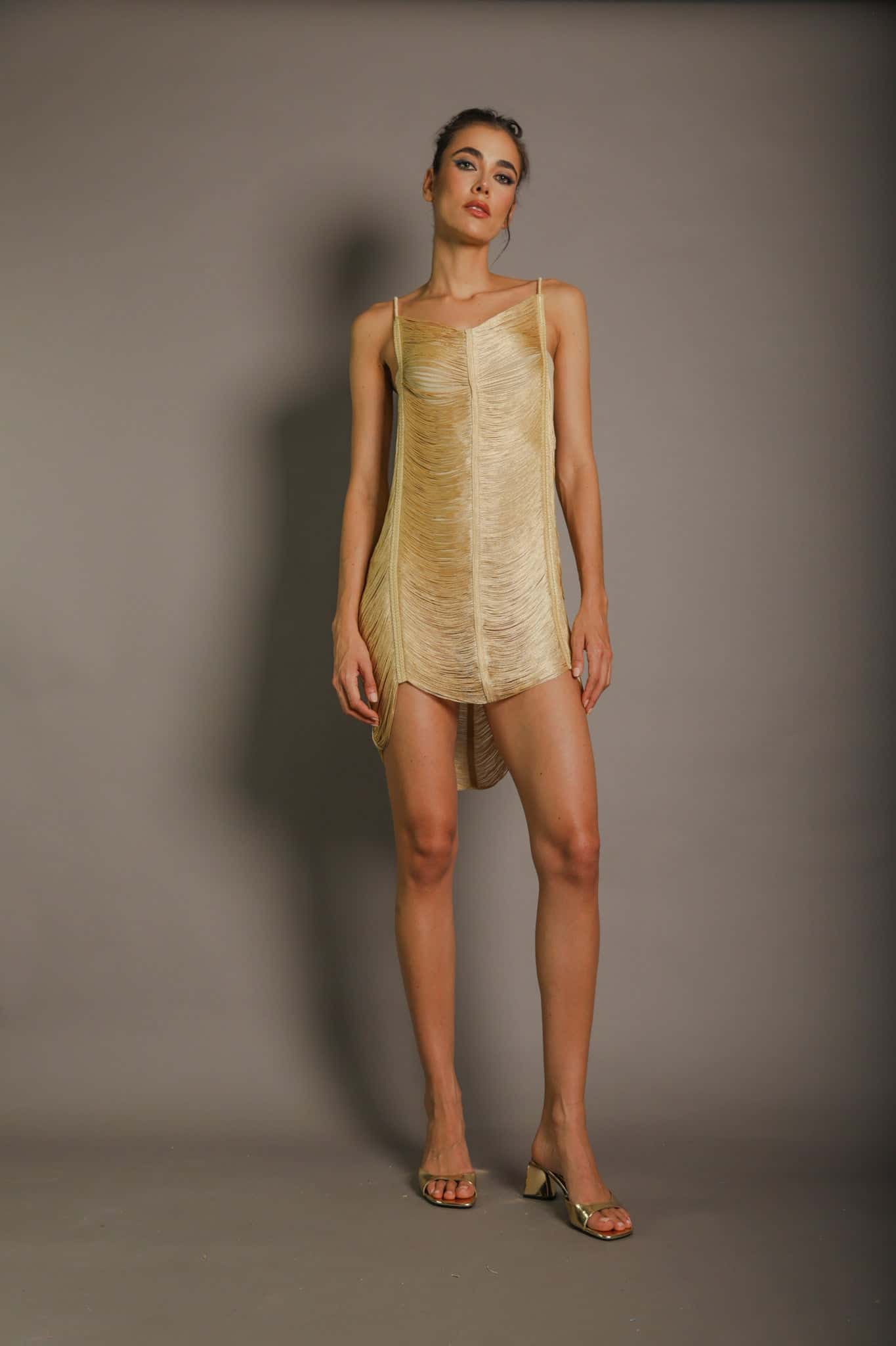 VESTIDO DE RAFIA