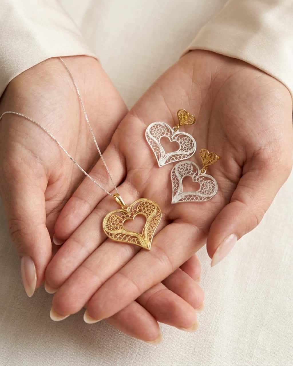 Juego Corazón Cadena, Dije y Aretes en bicolor en Plata Ley 950 con Baño en Oro 24K – Colección Heredar